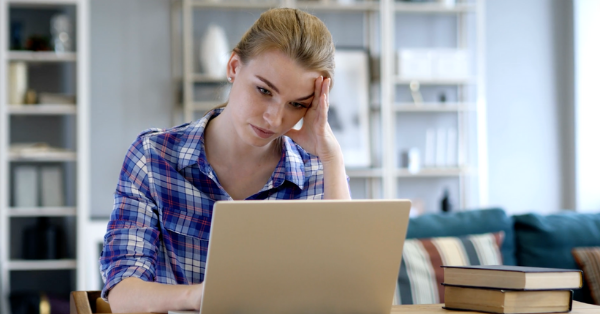 girl frustrated by ecommerce customer experience